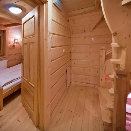 Wooden Tatra House Semesterpark