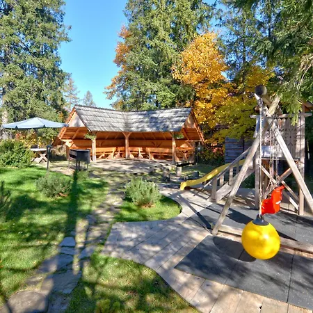 Wooden Tatra House Semesterpark